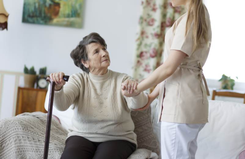 Les démarches pour obtenir une aide à domicile pour une personne âgée
