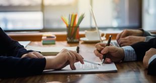 Contrat de gré à gré vs contrat d'adhésion : comprendre la différence